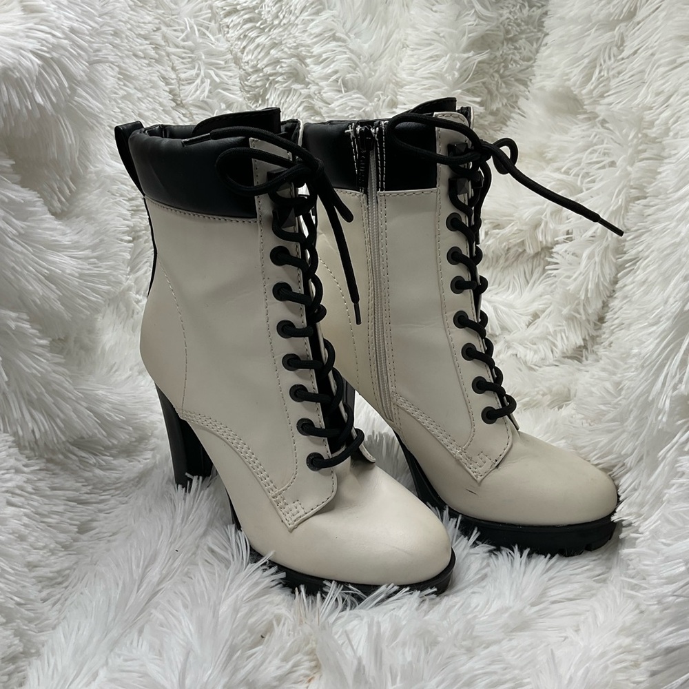 GUESS Black and Cream Lace-Up High Heel Ankle Boots, Size 8M